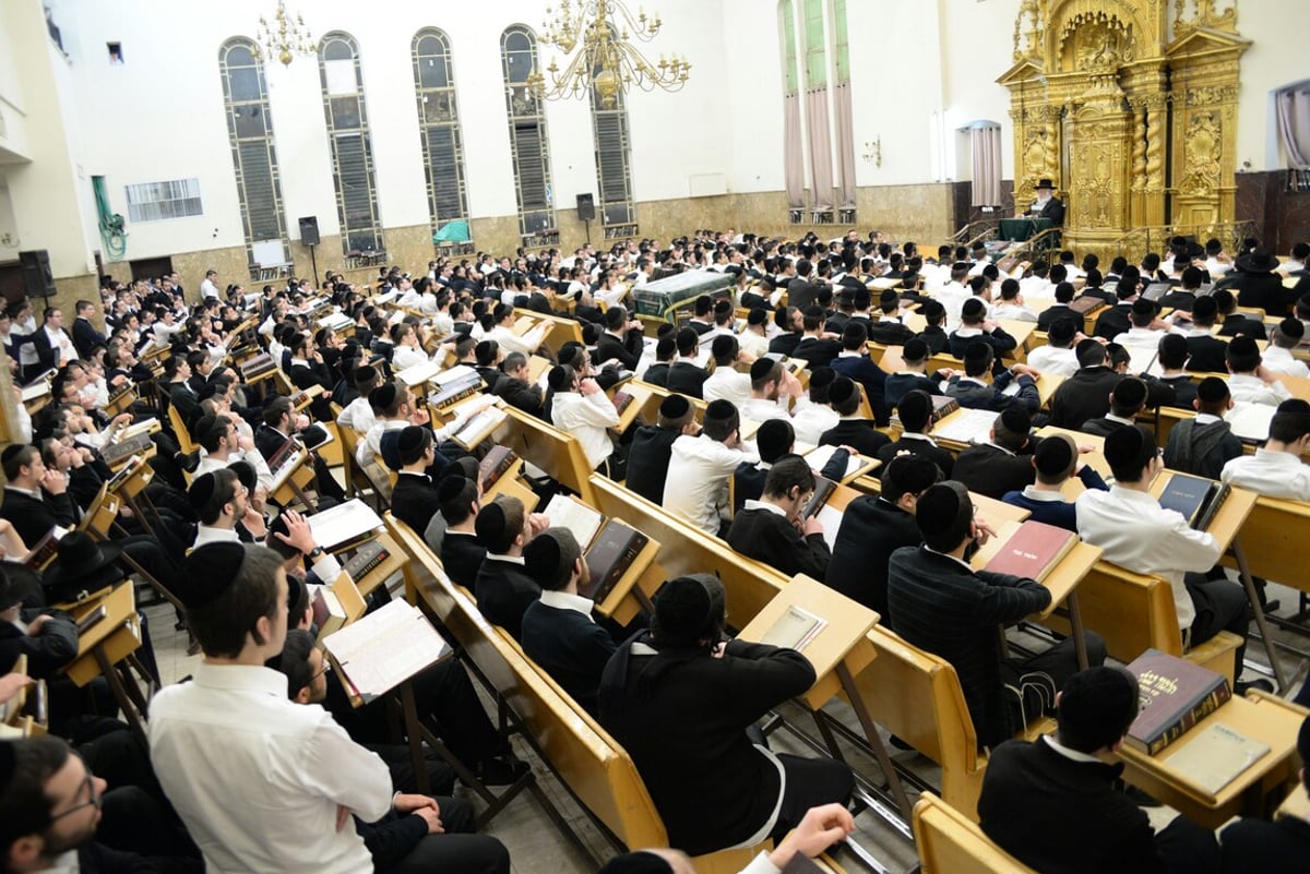 אלפים התכנסו בפוניבז' במלאת שנה להסתלקות הגרח"ש ליבוביץ'