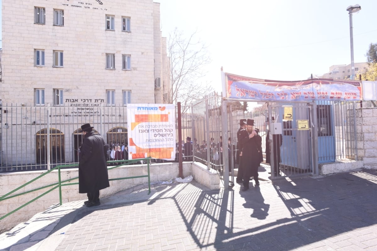 מעמד החלאקה לנין האדמו"ר מצאנז. תיעוד