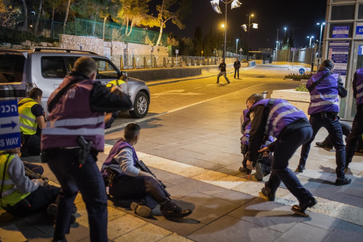 בנשקים שלופים: התרגיל של משמר הכנסת