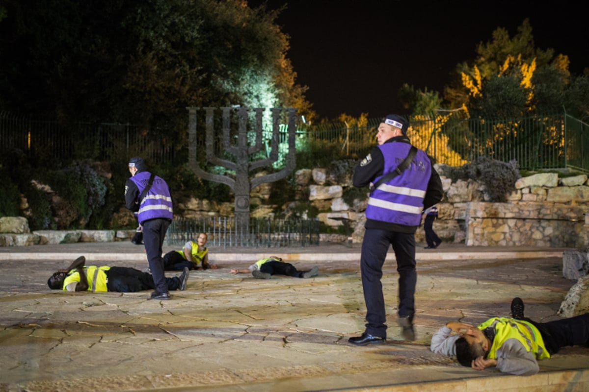 בנשקים שלופים: התרגיל של משמר הכנסת