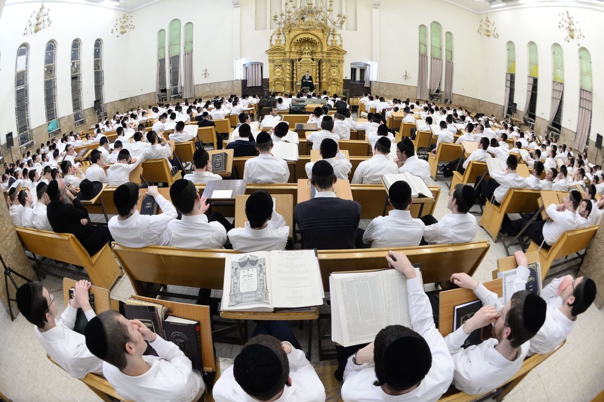 נשיא הישיבה הגר"א כהנמן מסר שיעור לעילוי נשמת אביו