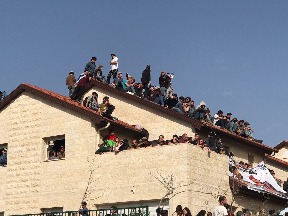 הפינוי בעפרה: 8 בתים כבר פונו מיושביהם