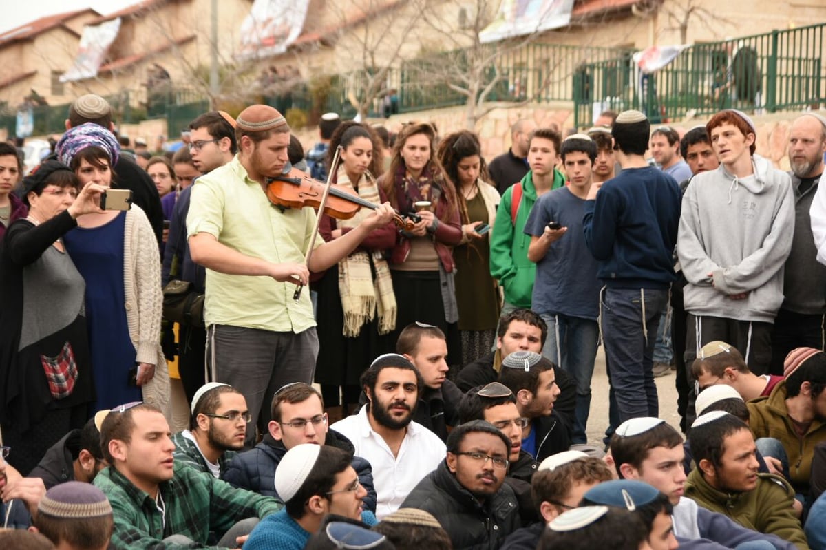 פינוי עפרה: שלושה בתים פונו, צעיר אחד נעצר