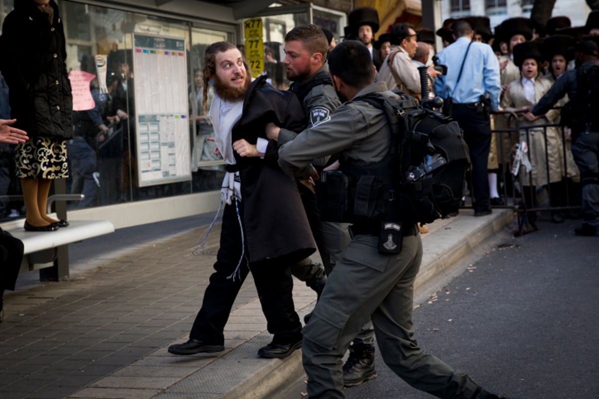 'העדה': עשו עלינו מצור בשבת; המשטרה: יידו עלינו אבנים