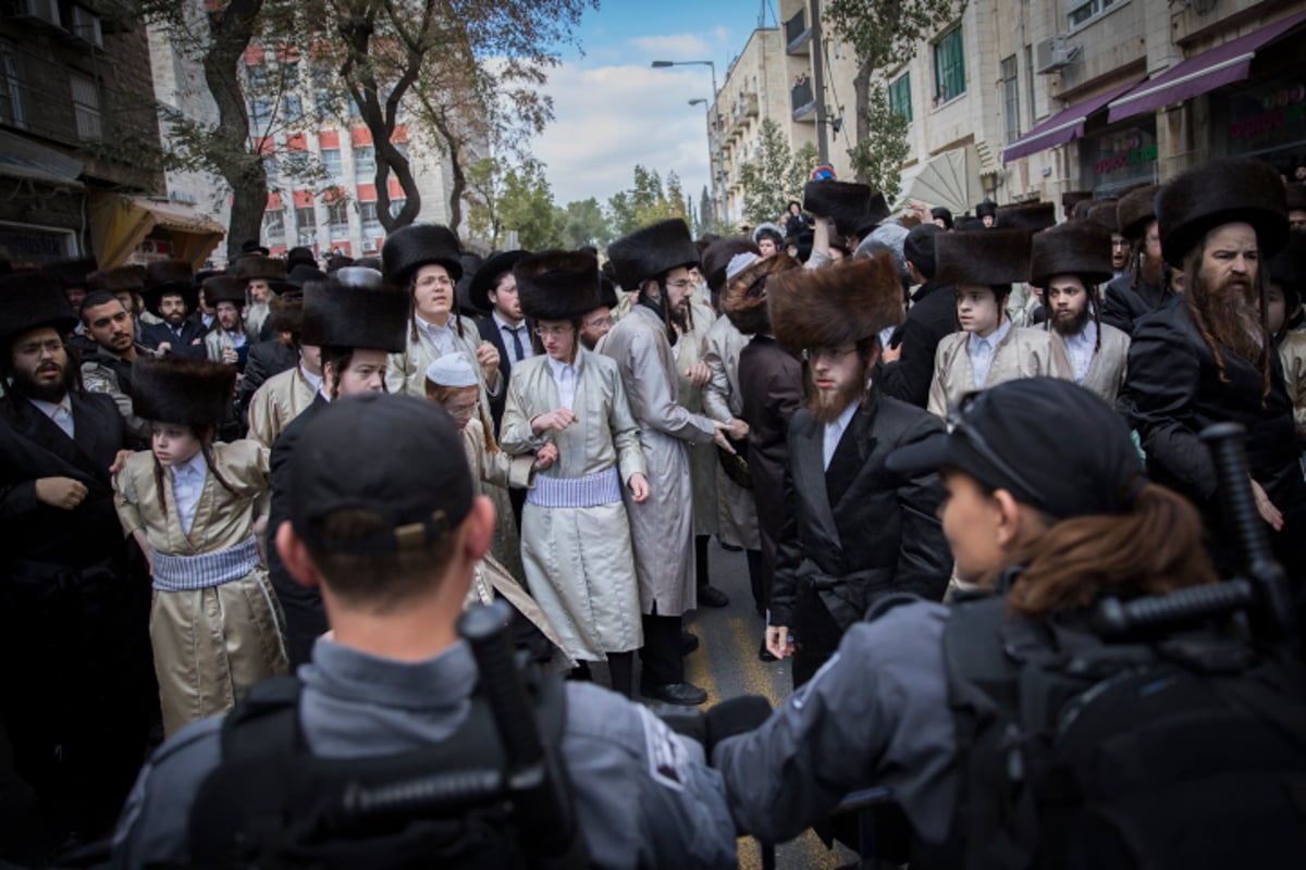 'העדה': עשו עלינו מצור בשבת; המשטרה: יידו עלינו אבנים