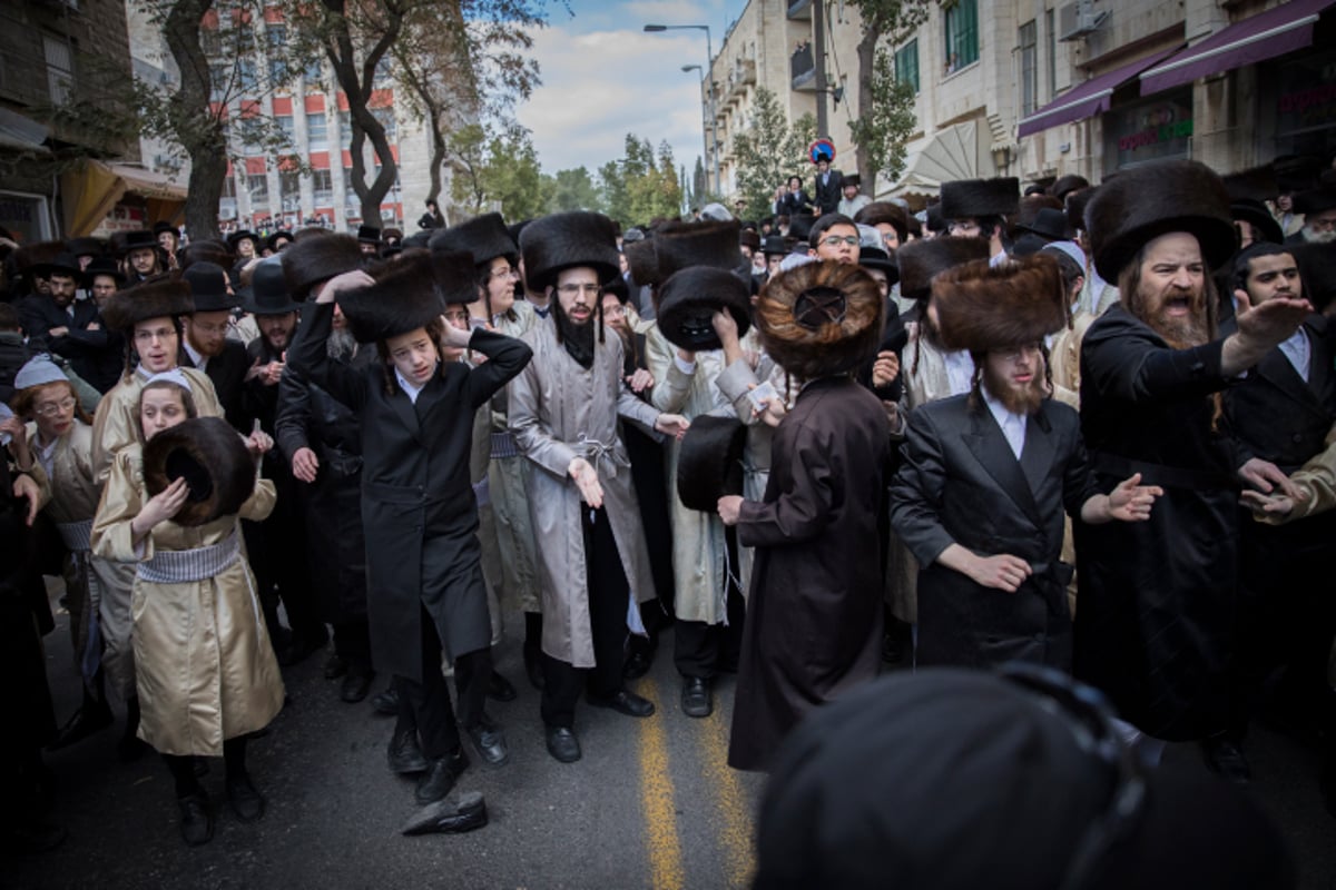 'העדה': עשו עלינו מצור בשבת; המשטרה: יידו עלינו אבנים