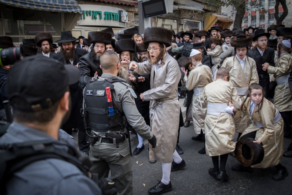 'העדה': עשו עלינו מצור בשבת; המשטרה: יידו עלינו אבנים