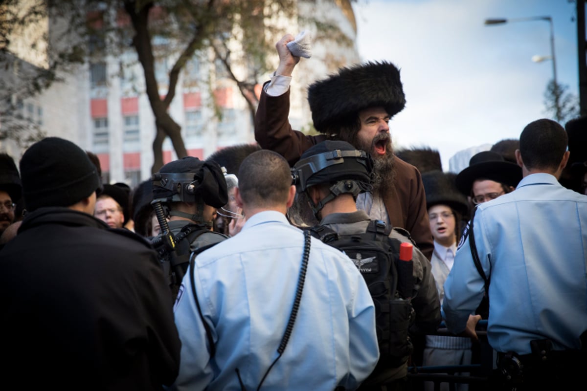 'העדה': עשו עלינו מצור בשבת; המשטרה: יידו עלינו אבנים