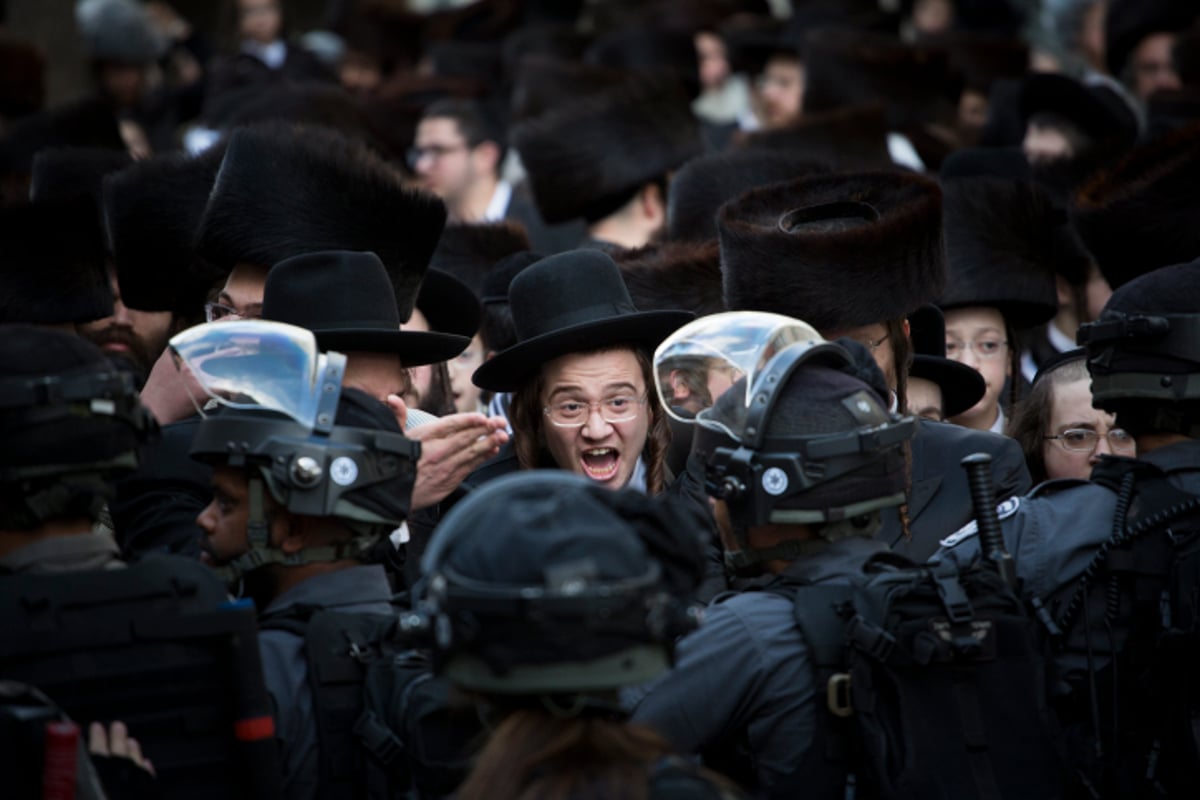 'העדה': עשו עלינו מצור בשבת; המשטרה: יידו עלינו אבנים