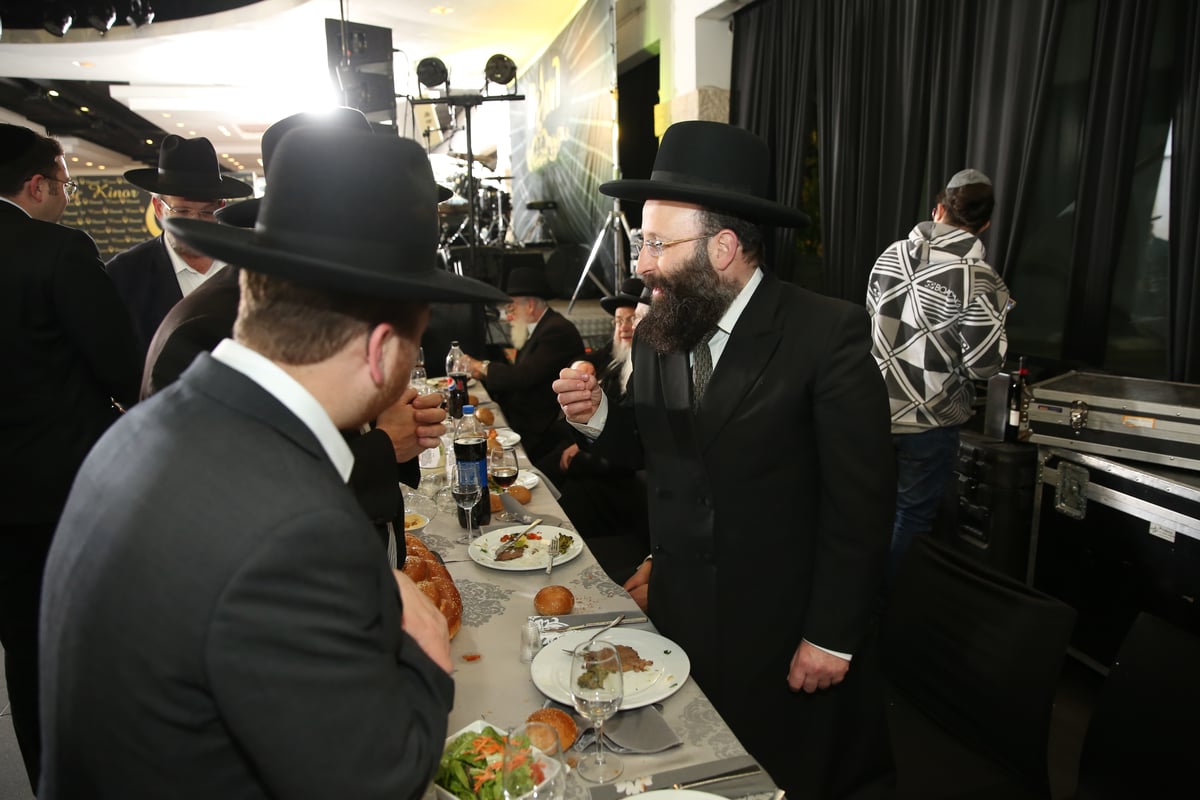 בצלאל קאהן חיתן, כולם התייצבו | גלריה