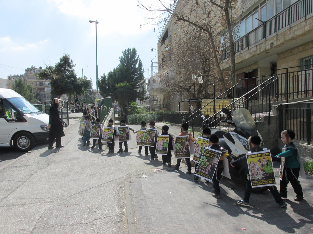 ילדי סאטמר בירושלים התחפשו לקמפיין החרדקים