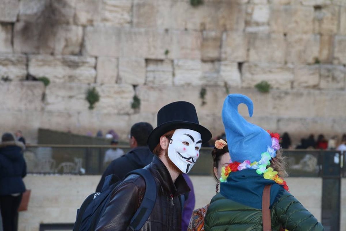 צפו בגלריה: כך עבר פורים בכותל המערבי