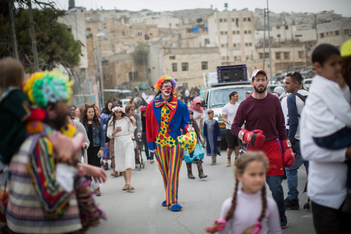 שנה לתקרית אלאור אזריה: כך חגגו השנה את פורים בחברון