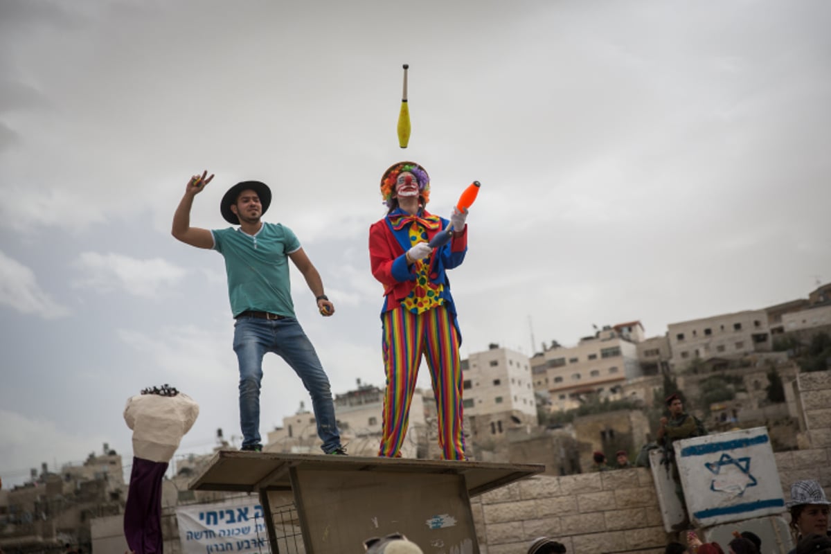 שנה לתקרית אלאור אזריה: כך חגגו השנה את פורים בחברון