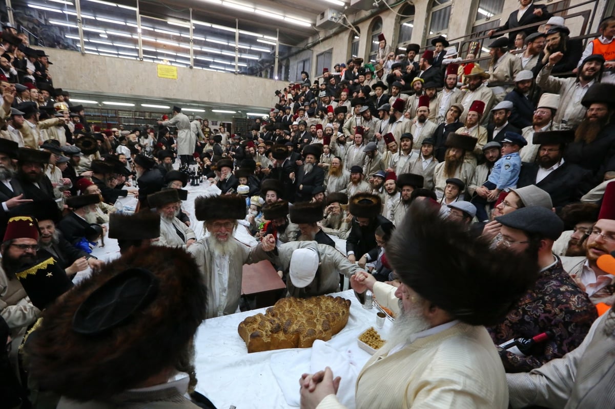 משתה היין: טיש פורים בחצר לעלוב | תיעוד