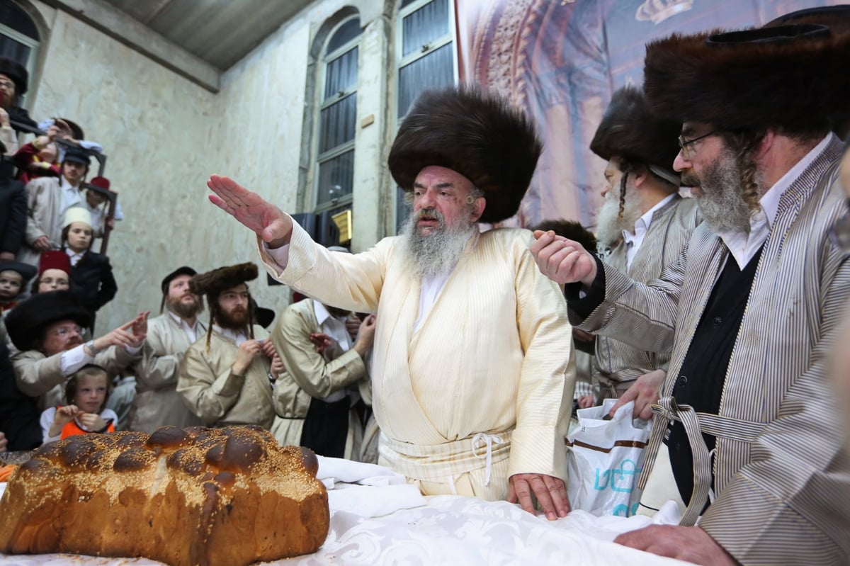 משתה היין: טיש פורים בחצר לעלוב | תיעוד