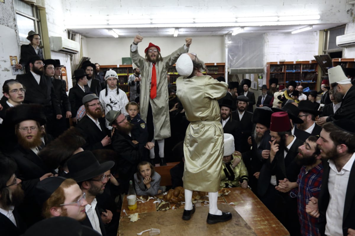 טיש פורים של 'רבי מיילך' בידרמן | תיעוד