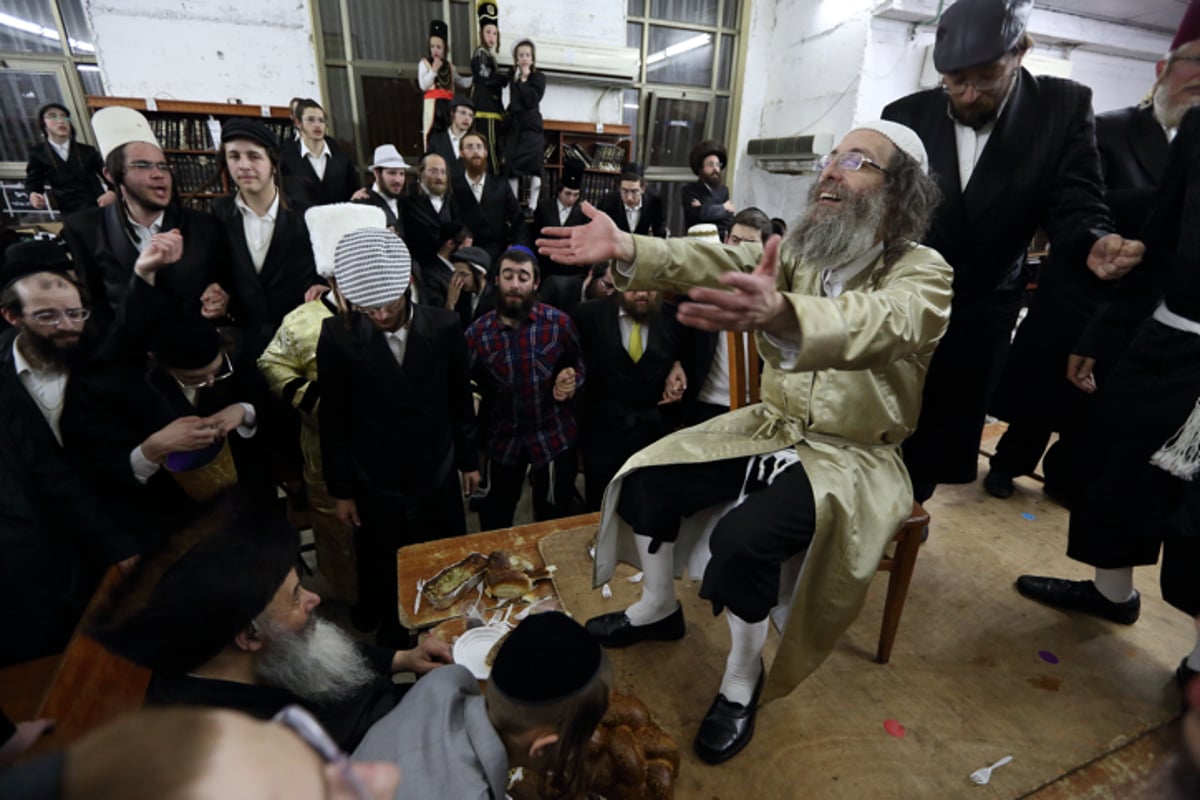 טיש פורים של 'רבי מיילך' בידרמן | תיעוד