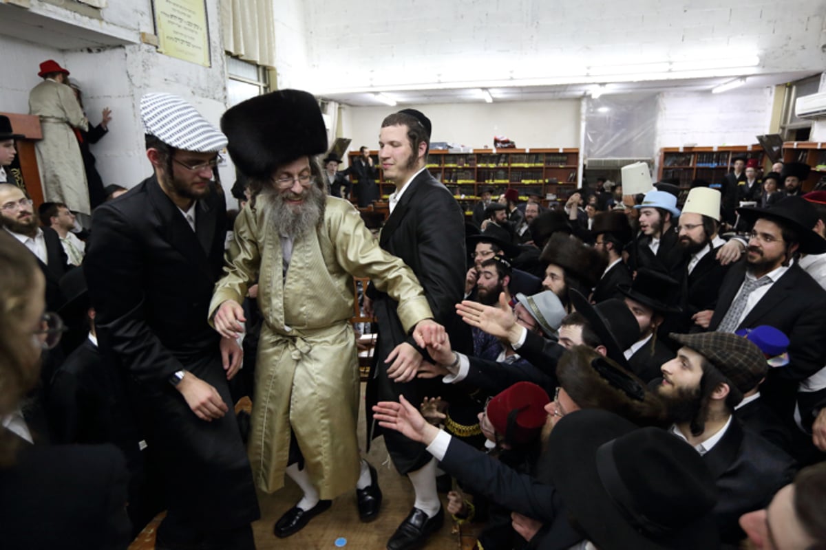 טיש פורים של 'רבי מיילך' בידרמן | תיעוד