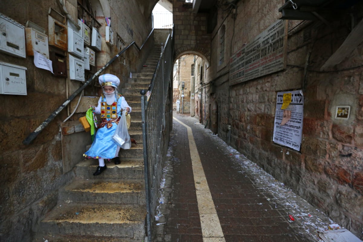 שירה וריקודים: שמחת פורים בתולדות אהרן