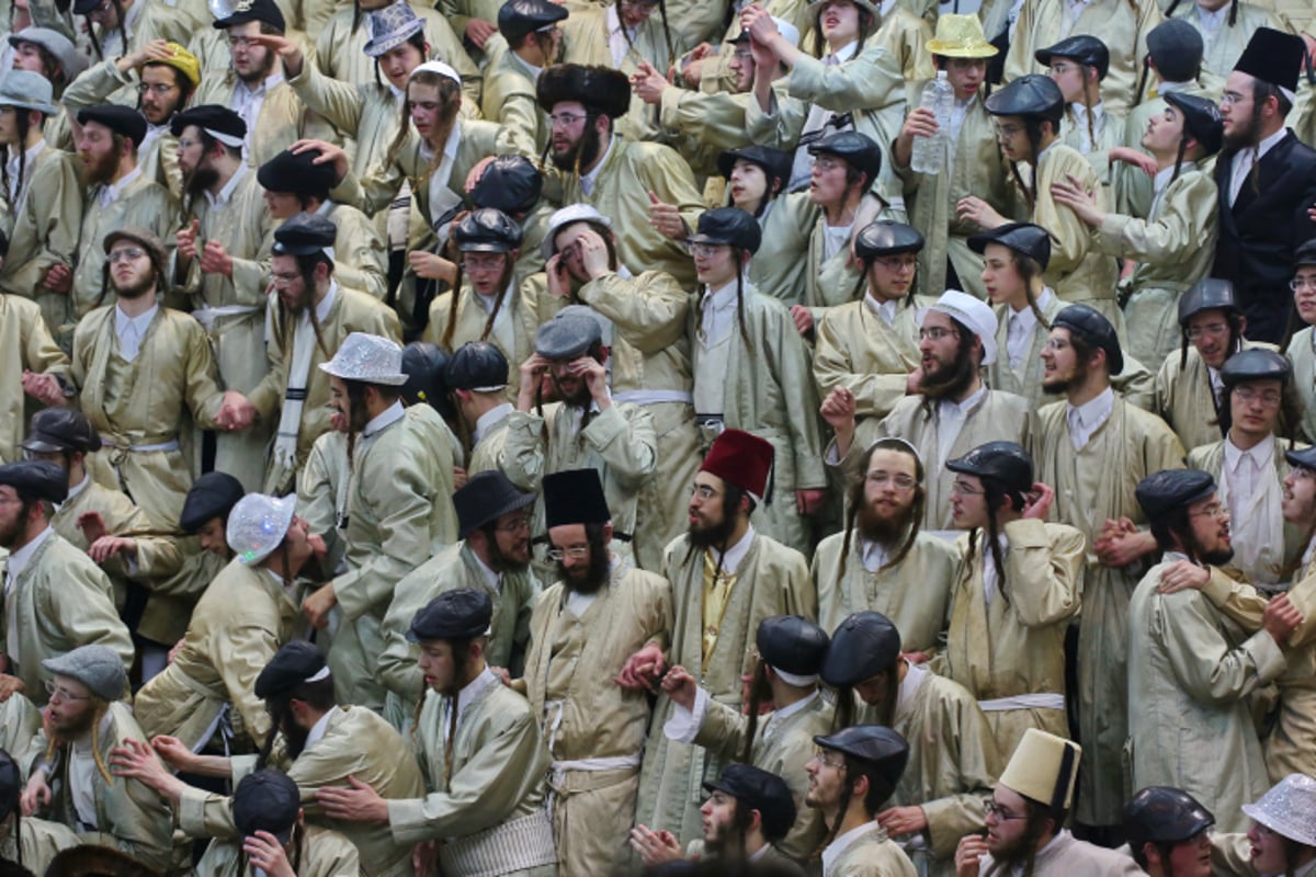 שירה וריקודים: שמחת פורים בתולדות אהרן