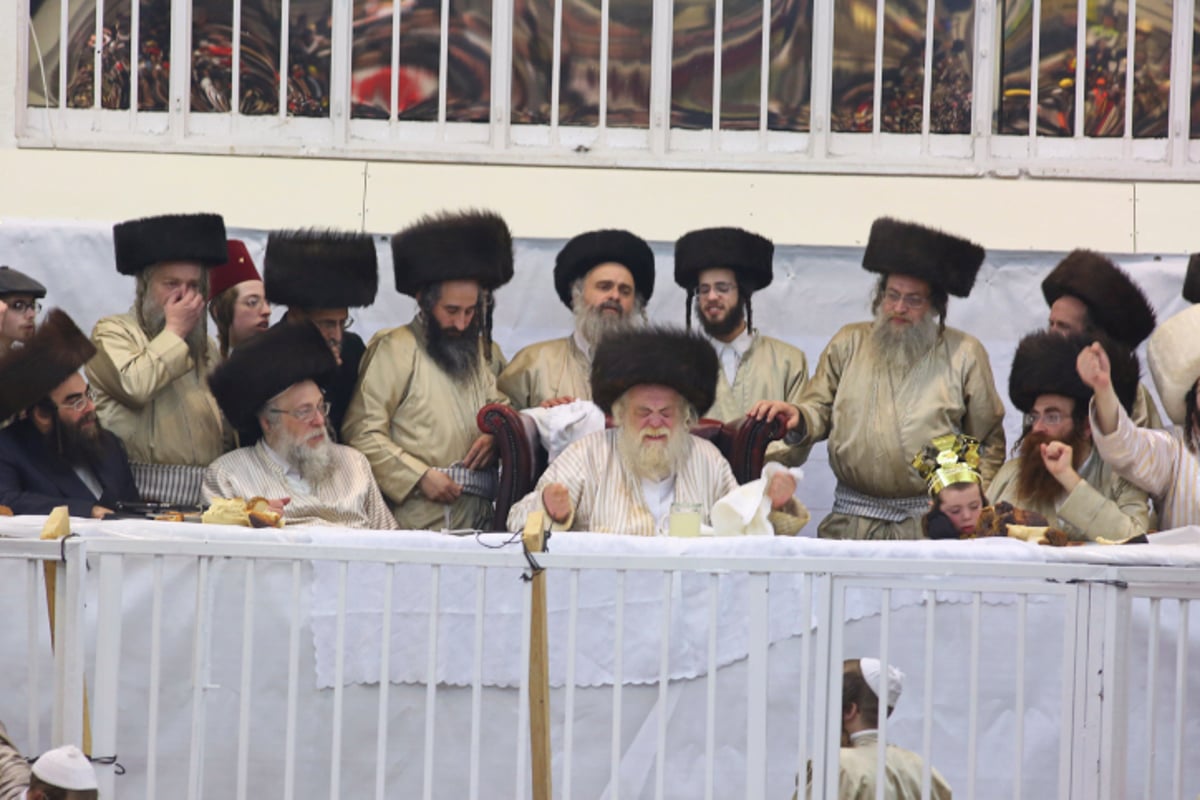 שירה וריקודים: שמחת פורים בתולדות אהרן