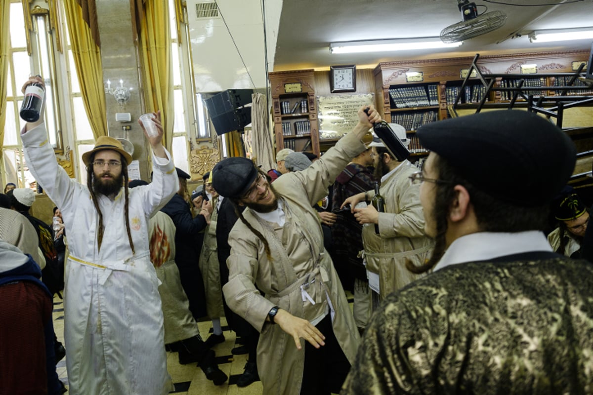 גלריה ירושלמית: פורים במאה שערים. צפו