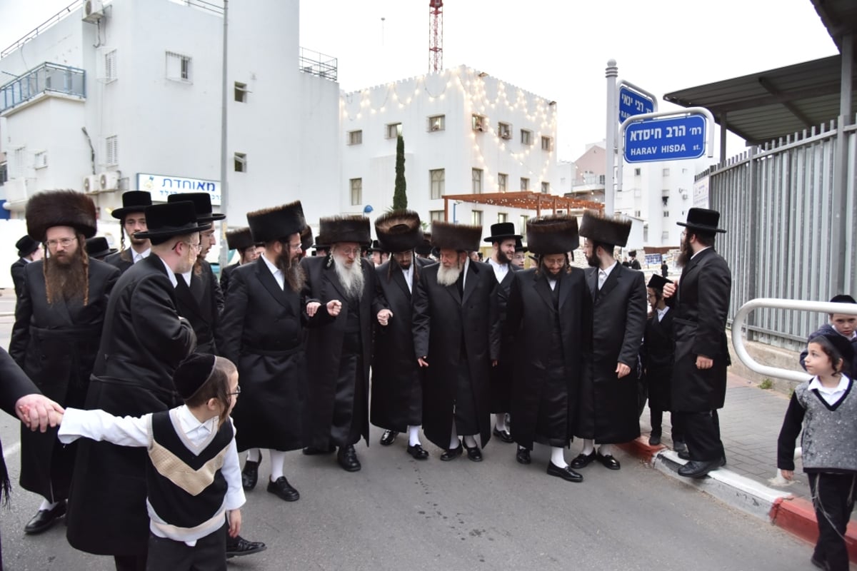 שבת עליה לתורה בחצר הקודש טשארנאביל. תיעוד