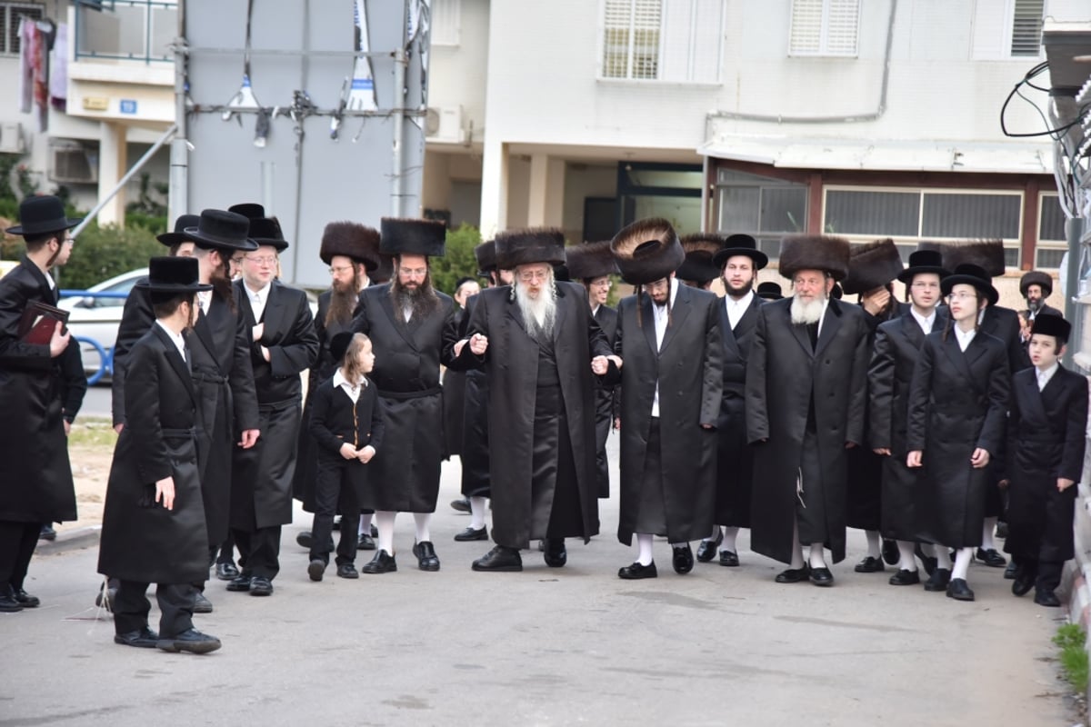 שבת עליה לתורה בחצר הקודש טשארנאביל. תיעוד