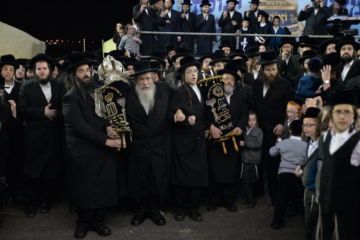 תיעוד ענק: הרבי מויז'ניץ חנך בית מדרש חדש בביתר עילית