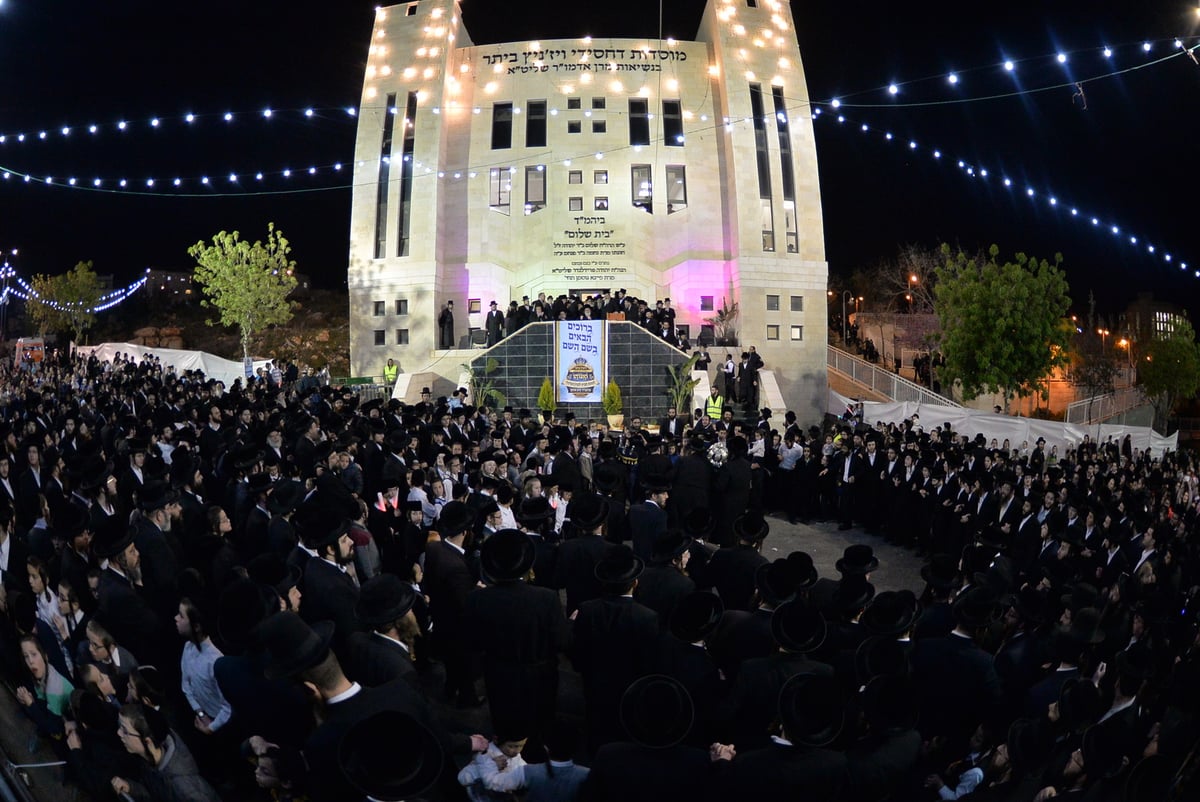 תיעוד ענק: הרבי מויז'ניץ חנך בית מדרש חדש בביתר עילית