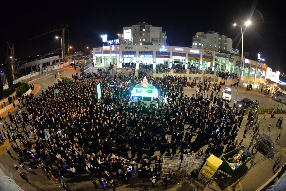 תיעוד ענק: הרבי מויז'ניץ חנך בית מדרש חדש בביתר עילית