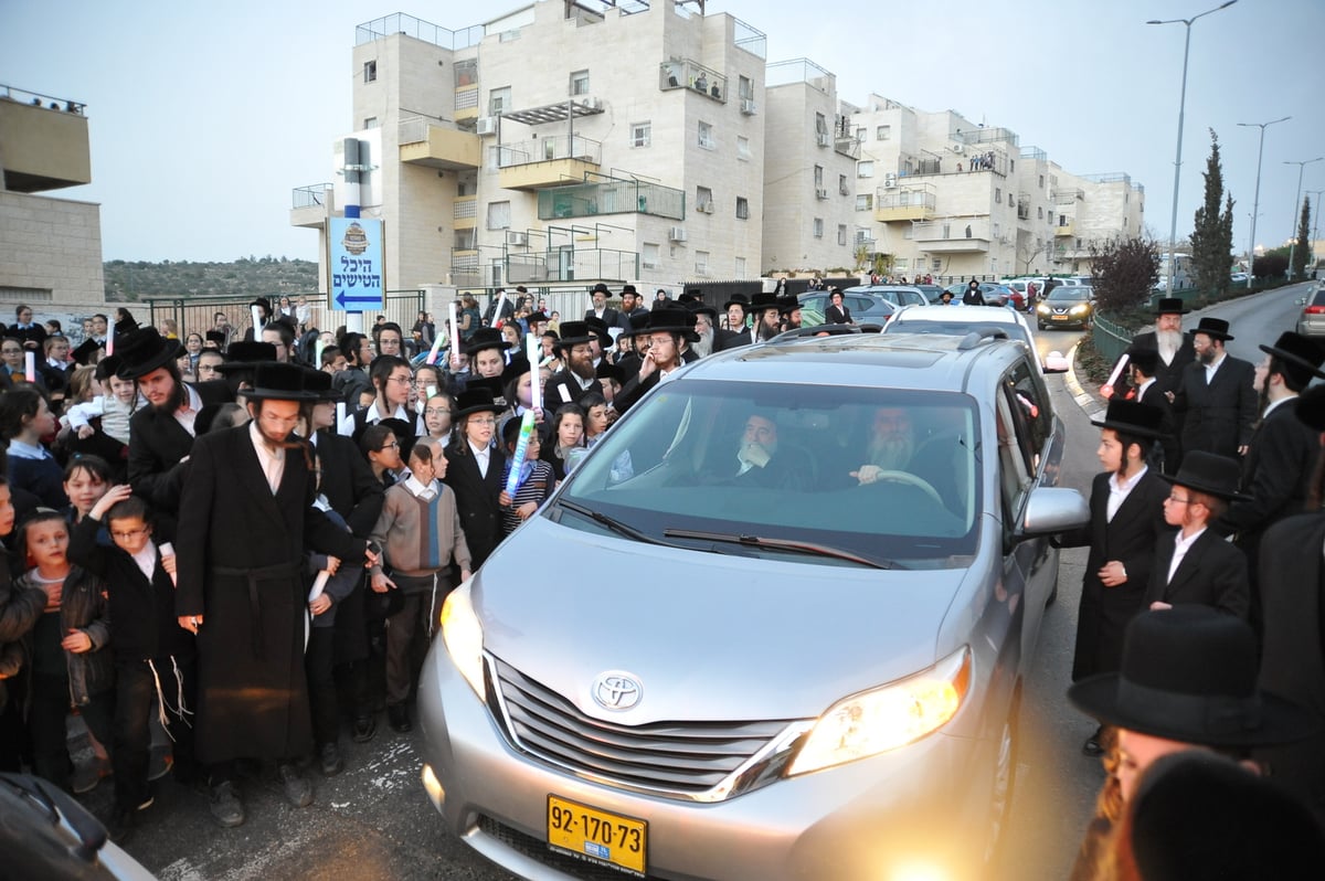 תיעוד ענק: הרבי מויז'ניץ חנך בית מדרש חדש בביתר עילית