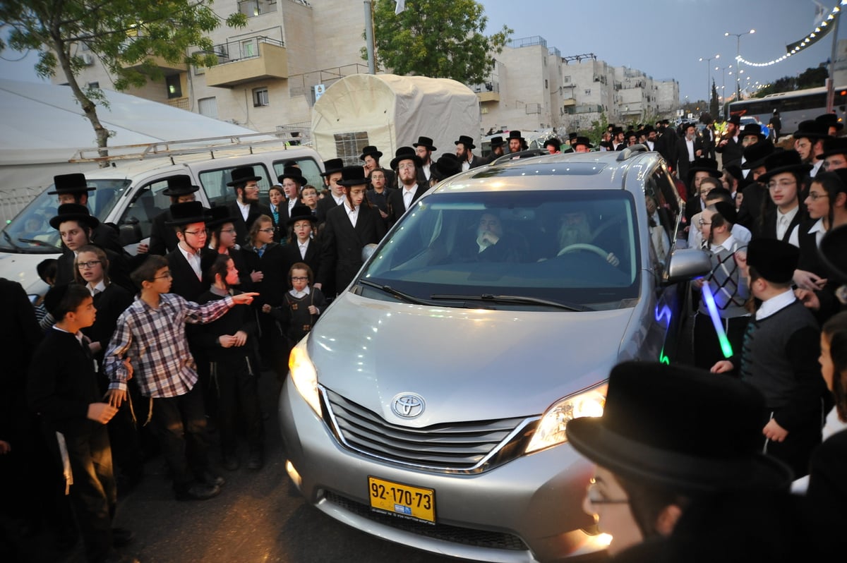 תיעוד ענק: הרבי מויז'ניץ חנך בית מדרש חדש בביתר עילית