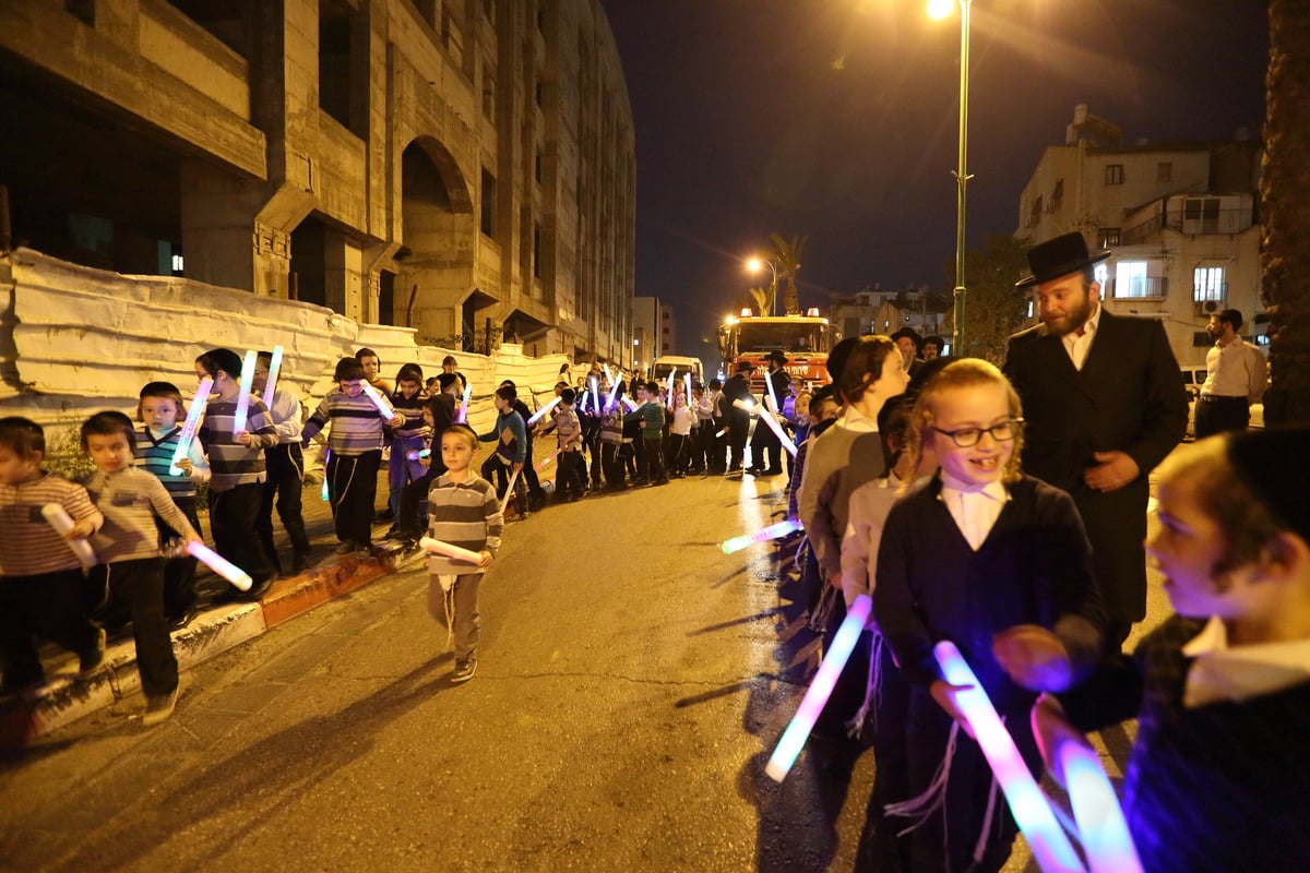 תיעוד: הכנסת ספר התורה בסטריקוב