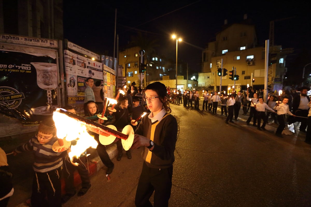 תיעוד: הכנסת ספר התורה בסטריקוב