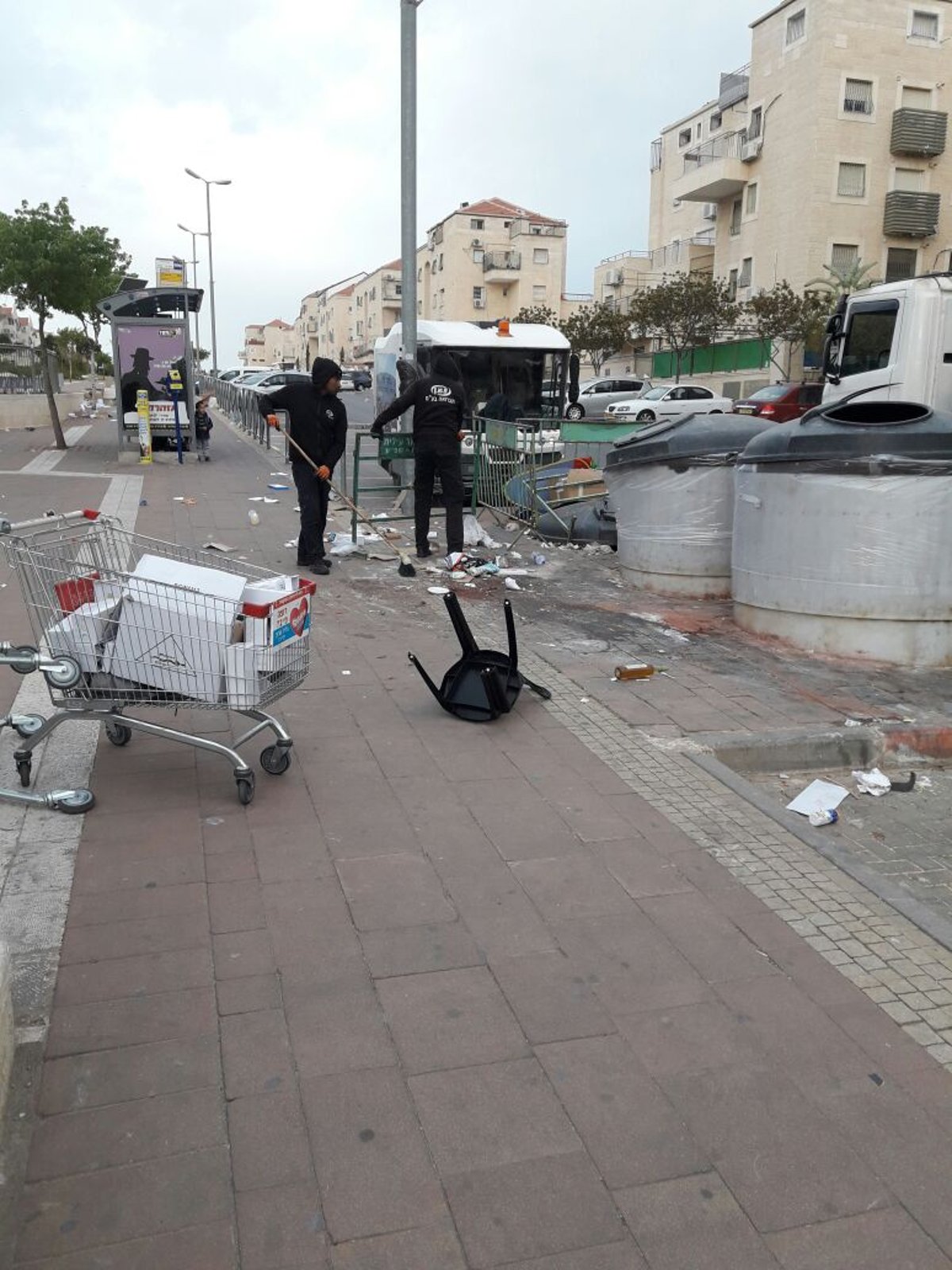 עובדי העירייה התגייסו לחיפוש התכשיטים בפח האשפה