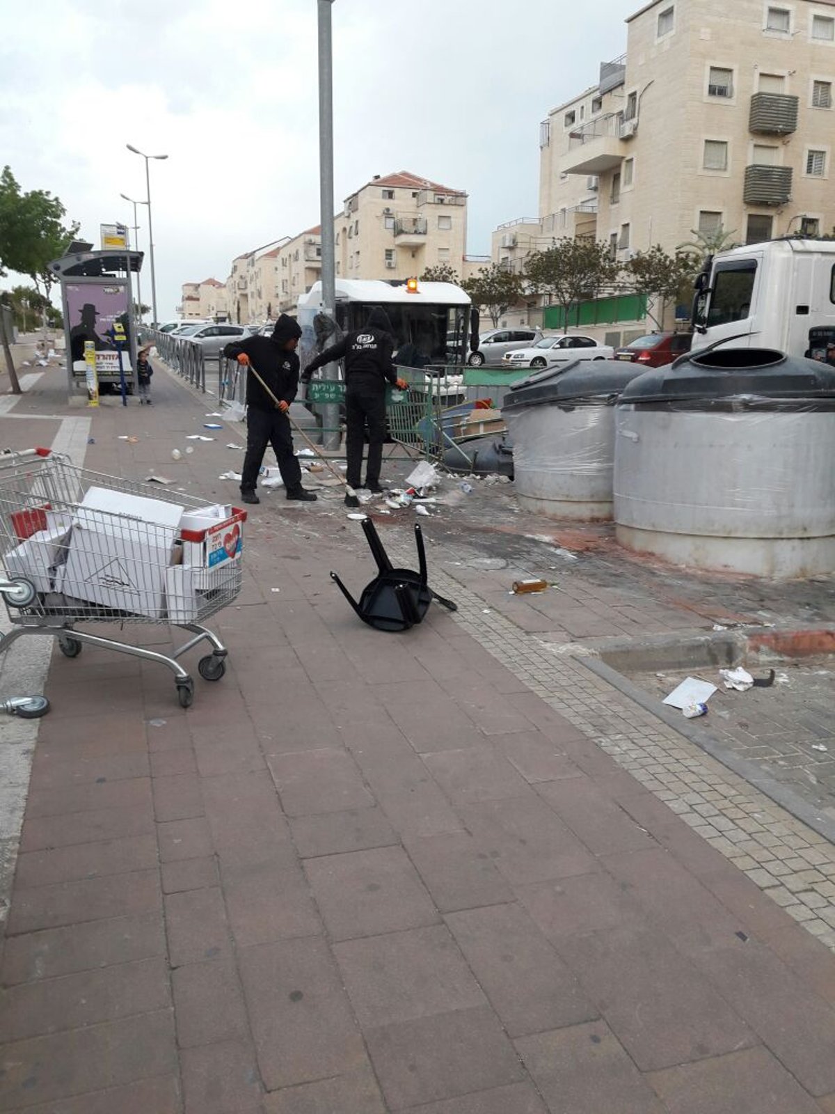 עובדי העירייה התגייסו לחיפוש התכשיטים בפח האשפה