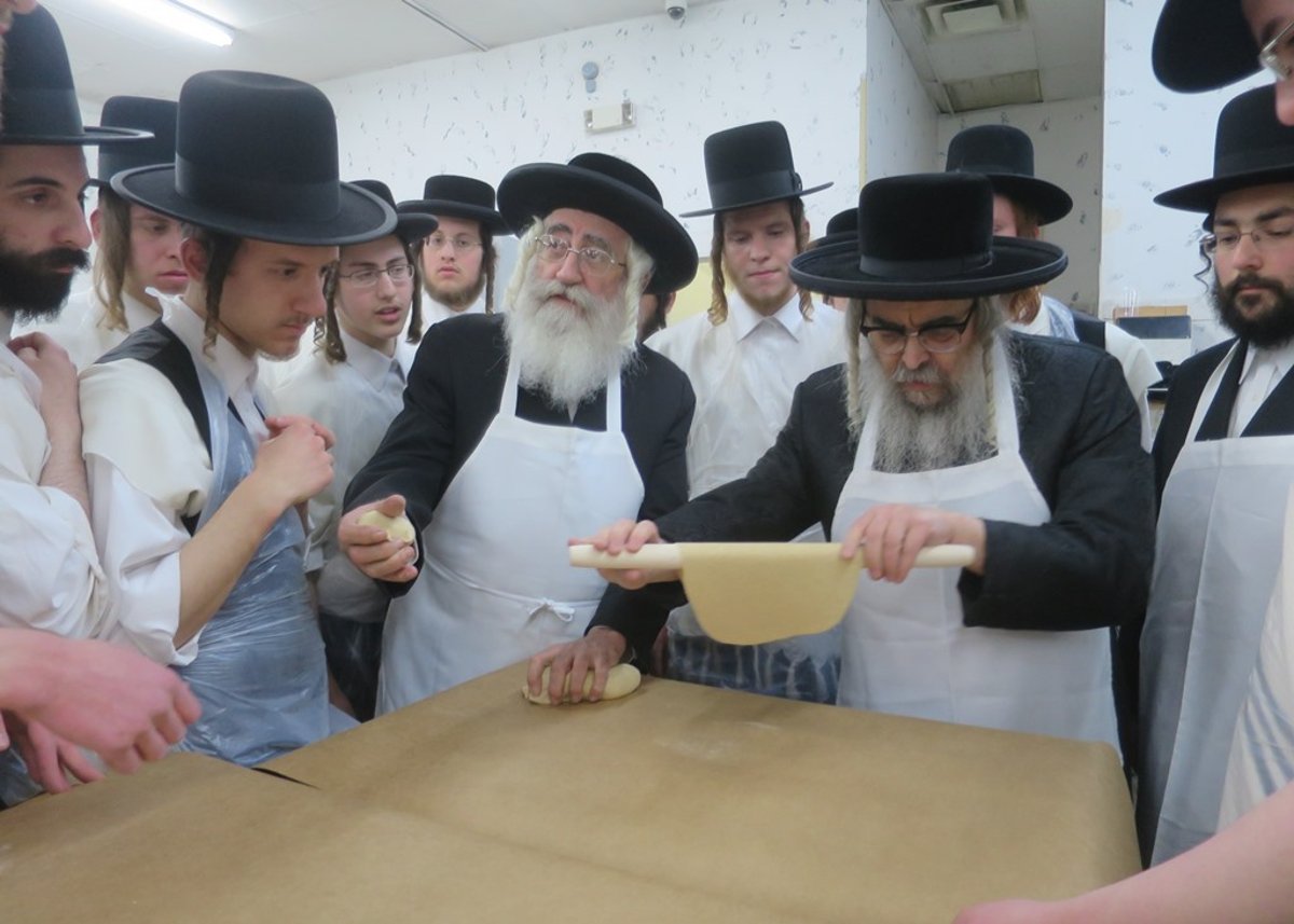 האדמו"ר מסאטמר והתלמידים אפו מצות | צפו