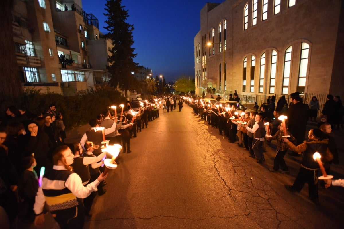 גלריה: הכנסת ספר תורה לביהמ"ד צאנז בירושלים