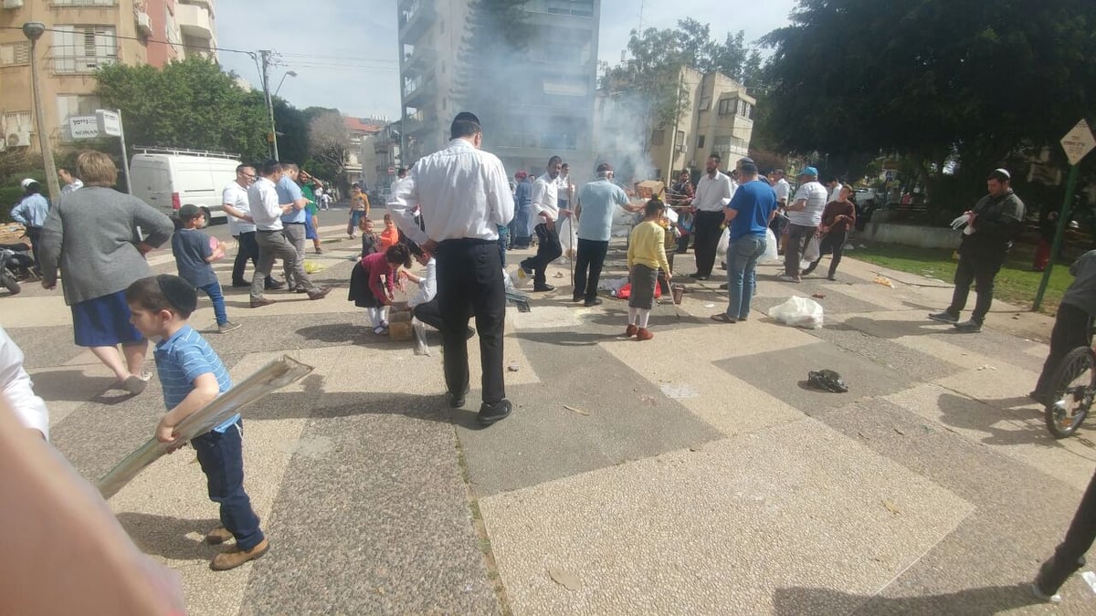 כך שרפו את החמץ בפתח תקווה • גלריה