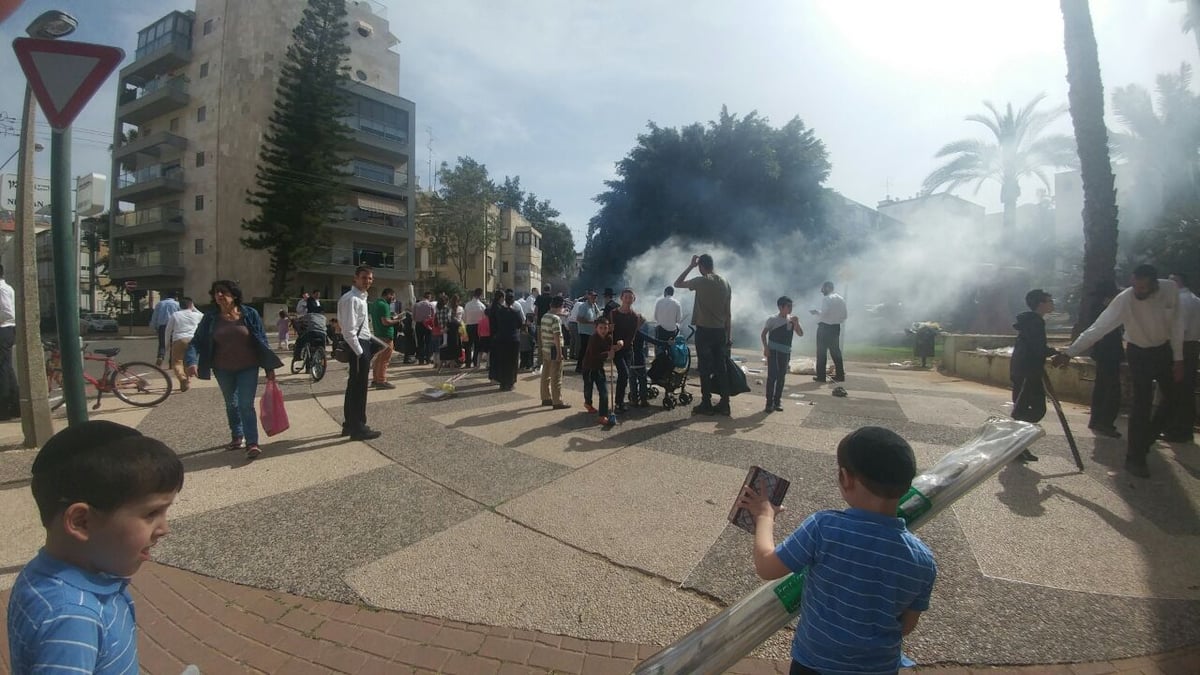 כך שרפו את החמץ בפתח תקווה • גלריה