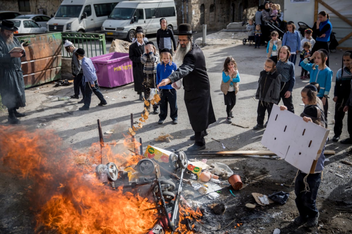 אש במאה שערים • צפו בשריפת החמץ