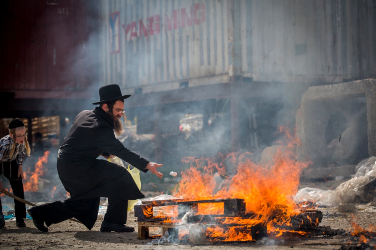 אש במאה שערים • צפו בשריפת החמץ