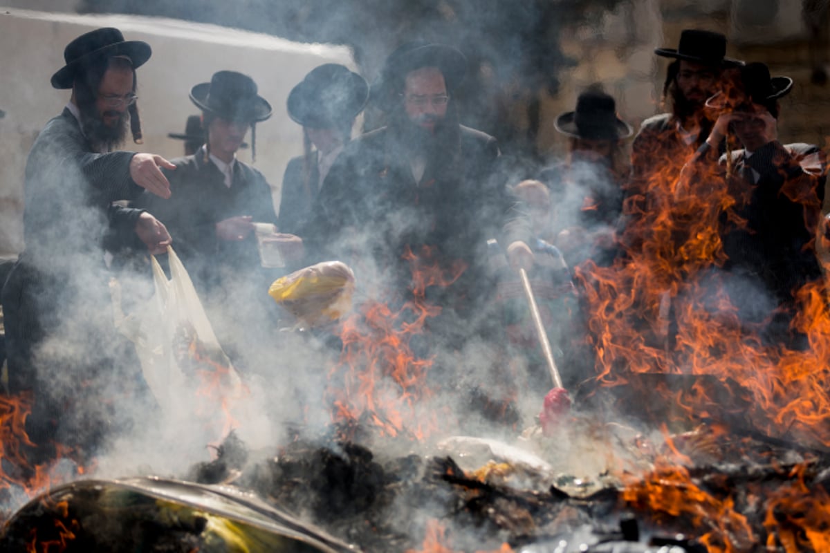 אש במאה שערים • צפו בשריפת החמץ