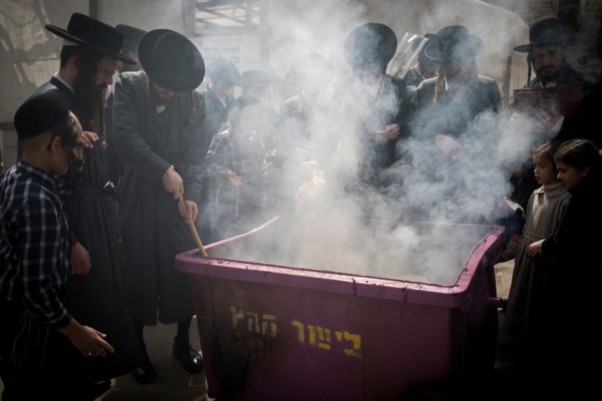 אש במאה שערים • צפו בשריפת החמץ