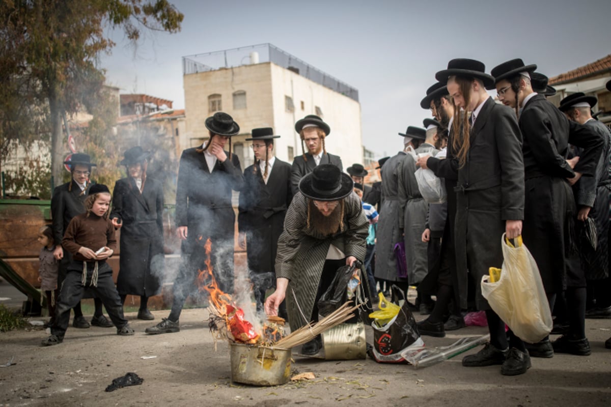 אש במאה שערים • צפו בשריפת החמץ