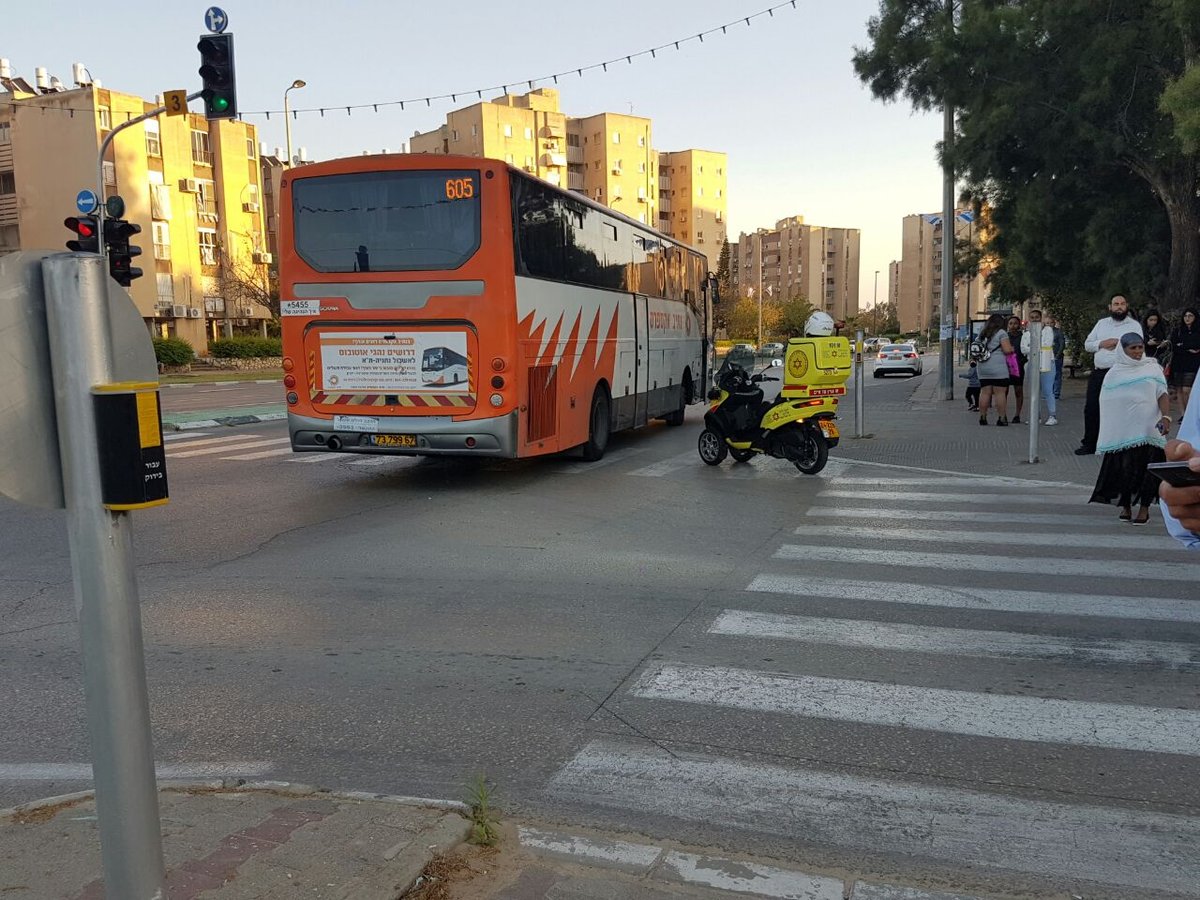 חצתה במעבר חציה: אישה בת 70 נהרגה מפגיעת אוטובוס בנתניה