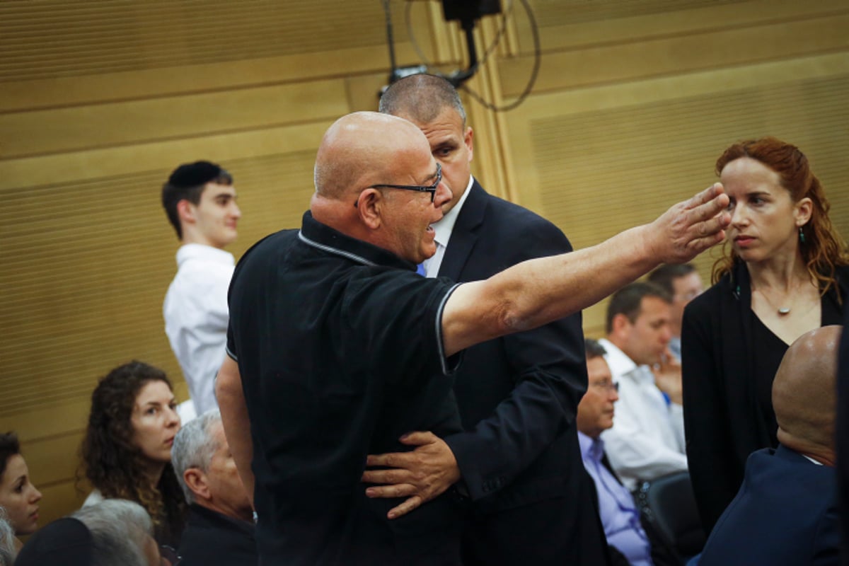 לאה גולדין בכתה: "בני כבר לא גיבור" - והשליכה כוס מים