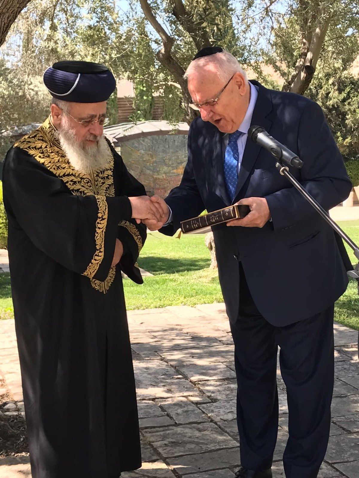 הנשיא בירך 'ברכת האילנות' עם הראשון לציון הגר"י יוסף